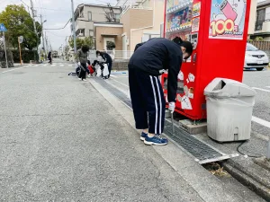 園田学園中学校周辺地域の清掃活動を行いました。