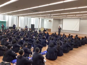 園田学園高等学校2年生の修学旅行の結団式の様子です。