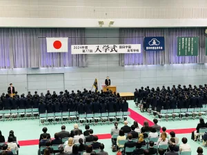 高等学校入学式
4月6日(土)園田学園高等学校入学式が挙行されました。

新入生のみなさん　ご入学おめでとうございます
この入学式の日は、新しい友情や学びの始まりを祝福する特別な日です。園田学園は皆さんの成長と成功を支える場所です。未来に向けての挑戦や夢を追いかけるための基盤となるでしょう。皆さんの旅が明るく、充実したものとなるよう、心から願っています。