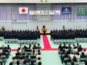 高等学校入学式
4月6日(土)園田学園高等学校入学式が挙行されました。

新入生のみなさん　ご入学おめでとうございます
この入学式の日は、新しい友情や学びの始まりを祝福する特別な日です。園田学園は皆さんの成長と成功を支える場所です。未来に向けての挑戦や夢を追いかけるための基盤となるでしょう。皆さんの旅が明るく、充実したものとなるよう、心から願っています。