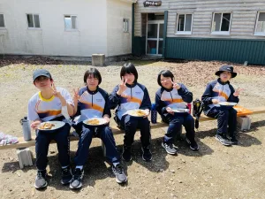 中学１年生合宿研修(2日目)
合宿研修2日目です。
晴天に恵まれ、ビオトープ学習や飯盒炊爨を行いました。
仲も深まり、さまざまなことを協力して行えるようになってきました。
明日は最終日です。最後までしっかり取り組んでいきましょう。