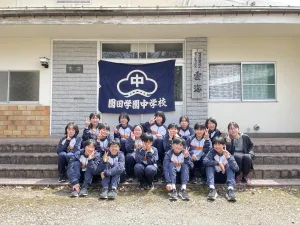 中学１年生合宿研修(2日目)
合宿研修2日目です。
晴天に恵まれ、ビオトープ学習や飯盒炊爨を行いました。
仲も深まり、さまざまなことを協力して行えるようになってきました。
明日は最終日です。最後までしっかり取り組んでいきましょう。
