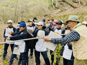 中学１年生合宿研修(2日目)
合宿研修2日目です。
晴天に恵まれ、ビオトープ学習や飯盒炊爨を行いました。
仲も深まり、さまざまなことを協力して行えるようになってきました。
明日は最終日です。最後までしっかり取り組んでいきましょう。