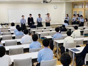【中学総体激励会】 本日「中学総体激励会」が行われました。 各クラブ代表から意気込みが語られ、在校生によるエールが送られました。 本年度出場クラブは ・バドミントン部 ・テニス部 ・バレーボール部 です。みなさまご声援お願いいたします。 結果は、各部Instagramや学校ホームページでも掲載いたします。